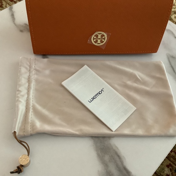 NWT.   Tory Burch sunglasses - Picture 3 of 16